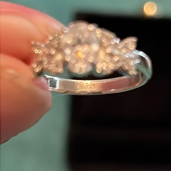 1ct moissanite ring. - Picture 5 of 7